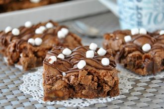 Μπράουνις σοκολάτας με καραμέλα