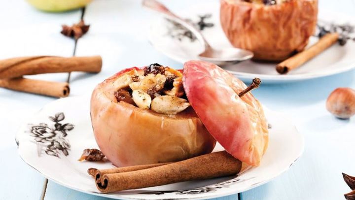 Ψητά μήλα με μαρμελάδα φράουλα και λίγες θερμίδες