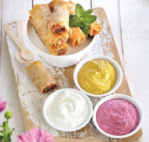 Φλογέρες μπριάμ και τρία ντιπ γιαουρτιού