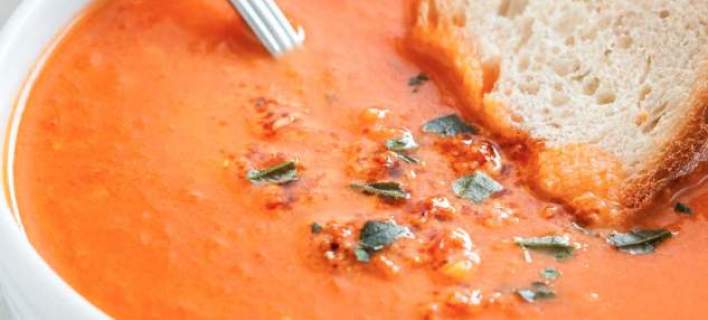 Εύκολη ντοματόσουπα με καρότα