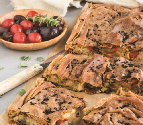 Πατατόπιτα με λαχανικά και ελιές