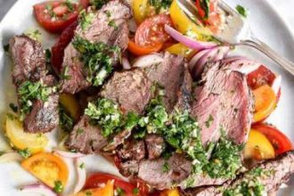 Φιλέτο ψητό με σαλάτα μόνο