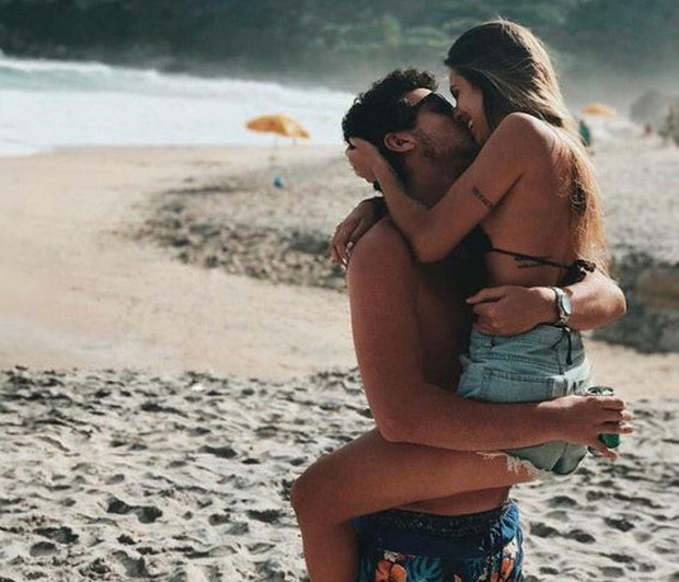 5 πολύ απλοί τρόποι για να του τραβήξεις την προσοχή στο μπαρ