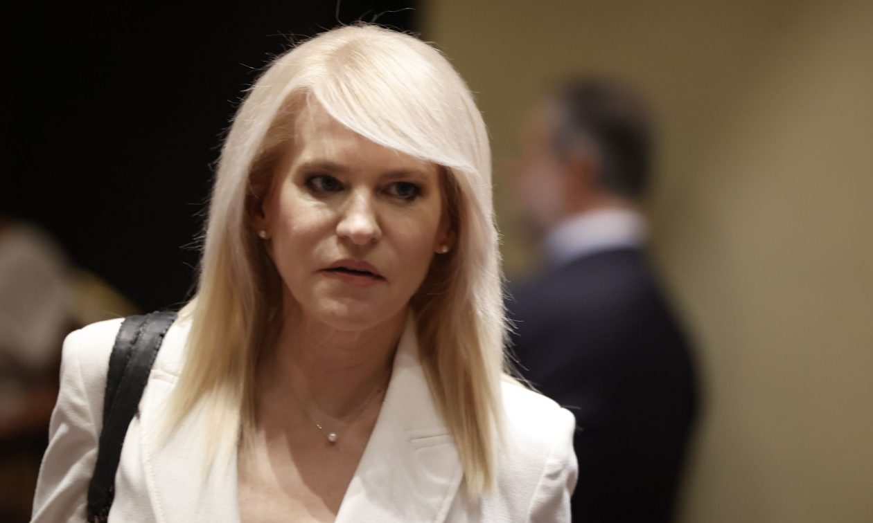 Η Τζάκρη και το... σακάκι του Κασσελάκη