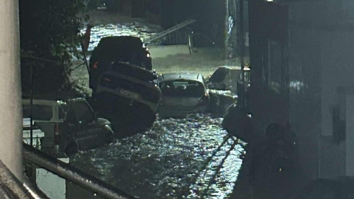 Ρόδος: Στο έλεος της κακοκαιρίας Bora δεκάδες κλήσεις για απεγκλωβισμούς - Τις πληγές της μετράει η Λήμνος