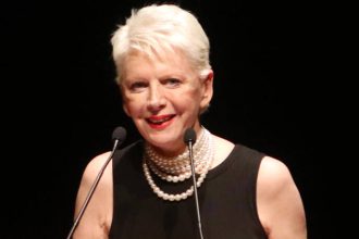 Ακρίτα: Όποιος ξεφάντωσε στο Ντουμπάϊ να μπει 14 μέρες καραντίνα