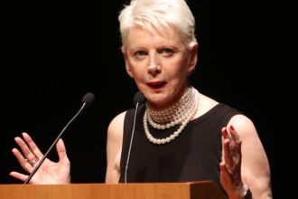 Ελενα Ακρίτα για Αμβρόσιο: “Μην τον φτύνετε, θα κολλήσετε”