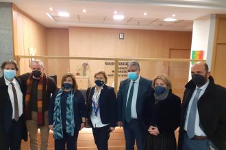 Μία πρόταση για δείπνο στην Υπουργό που παρ' ολίγο να προκαλέσει τοπικό πολιτικό επεισόδιο!