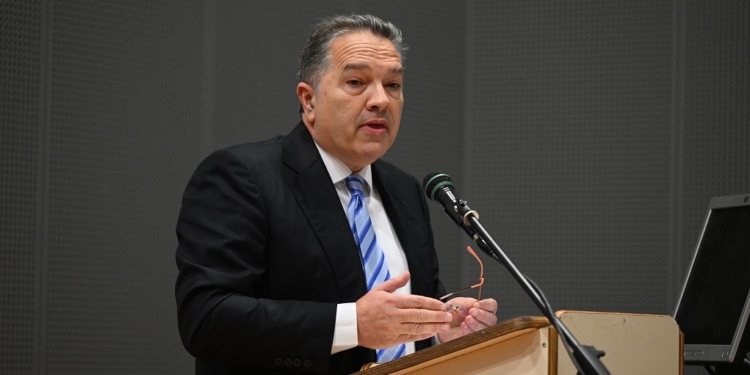 Δύο μέτρα και δύο σταθμά από τον Δήμο