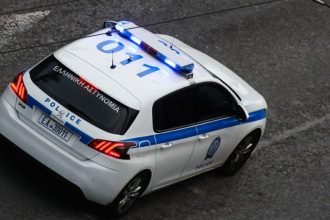 Οδηγός ταξί χτύπησε με το αυτοκίνητο τη σύντροφό του