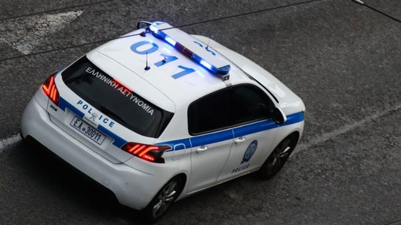 Οδηγός ταξί χτύπησε με το αυτοκίνητο τη σύντροφό του