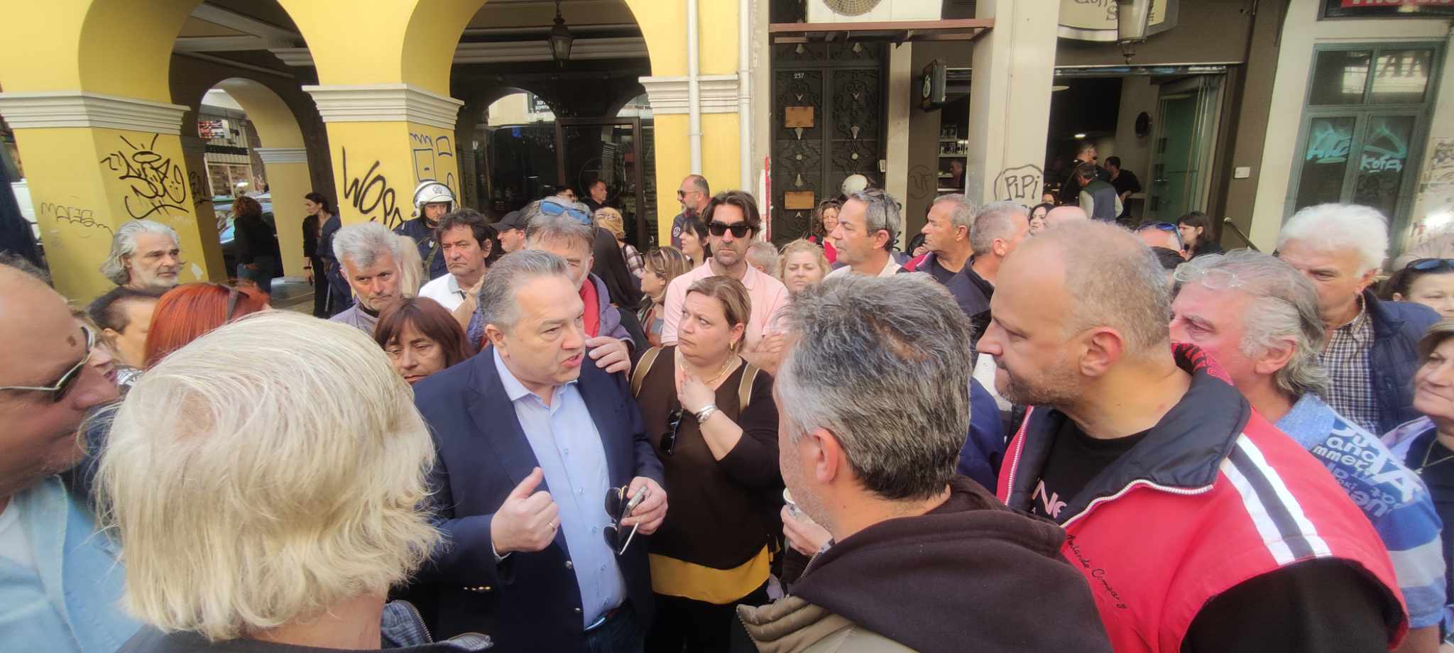 Ας αντιληφθούν ότι πνέουν τα λοίσθια…