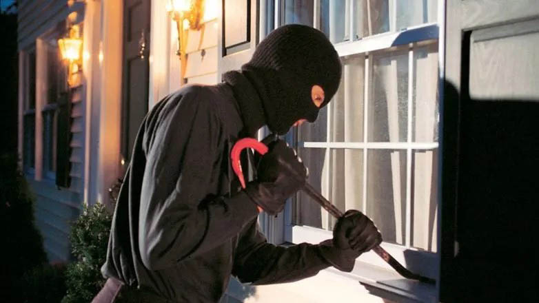 Σύλληψη σπείρας διαρρηκτών σε σπίτια με λεία άνω των 140.000 ευρώ