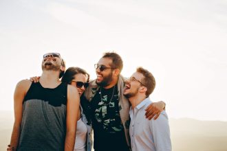 Έρευνα: Σε ποια ηλικία έρχεται η πραγματική ενηλικίωση;