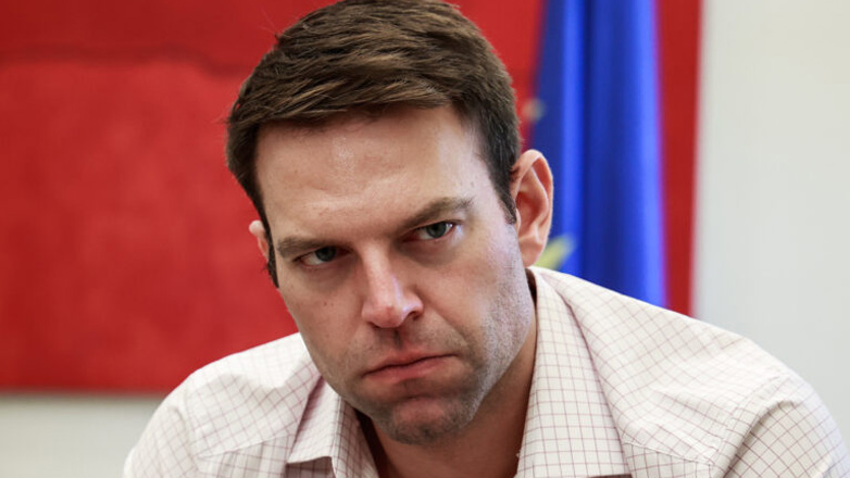 Ο Κασσελάκης απάντησε στον Κουτσούμπα για το «φυντάνι»: «Αφήστε όλα τα λουλούδια να ανθίσουν»