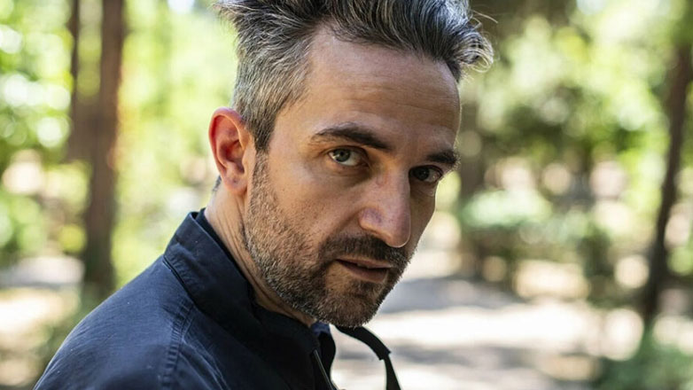 Άρης Σερβετάλης: Απαντά μετά τις δηλώσεις του για τους δημοσιογράφους που προκάλεσαν σάλο