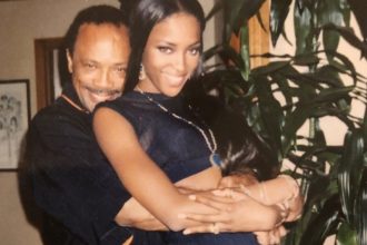 Το συγκινητικό «αντίο» της Ναόμι Κάμπελ στον θρυλικό Κουίνσι Τζόουνς - Ήταν σαν πατέρας μου