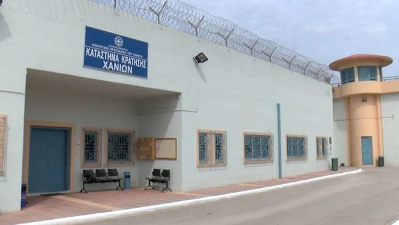 Κρατούμενος είχε στο κελί του κοκαΐνη χασίς και μαχαίρια