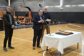 O Κώστας Σβόλης στην πίτα του Προμηθέα