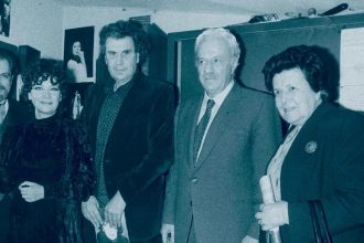 Όταν ο Χαρίλαος Φλωράκης γνώρισε την Τζένη Καρέζη