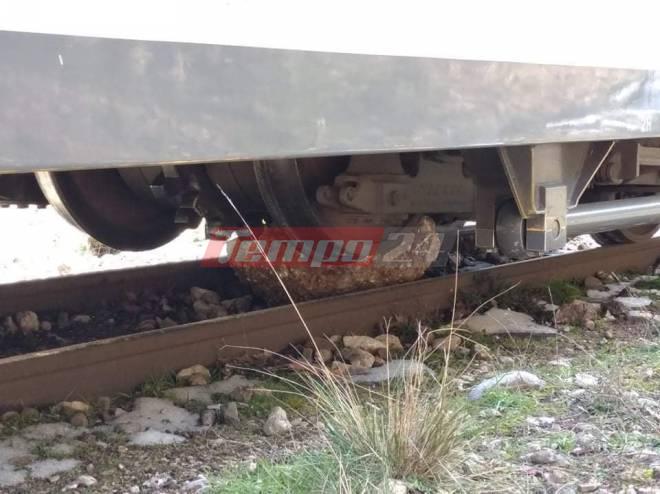 Καλάβρυτα: Βράχος έπεσε στις γραμμές του Οδοντωτού – Διακοπή του δρομολογίου ΦΩΤΟΓΡΑΦΙΕΣ