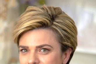 H περίφημη «κανονικότητα» που μας επιφυλάσσει το τράβηγμα της μάσκας