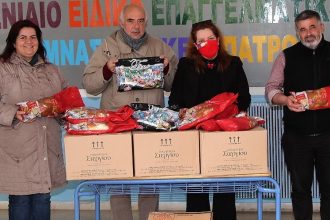Έδωσαν σοκολατάκια και αρτοσκευάσματα στο Ενιαίο Επαγγελματικό Γυμνάσιο και Λύκειο