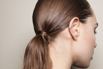 Έτσι θα απαλλαγείς οριστικά από την ψαλίδα στα μαλλιά σου