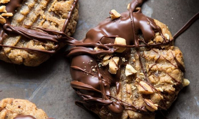 Μπισκότα με φυστικοβούτυρο και σοκολάτα