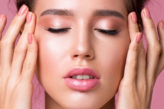 Αυτό είναι το top makeup product που δεν πρέπει να λείπει από το νεσεσέρ μας το 2018