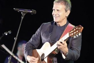 Έρχεται ο Νταλάρας στην Πάτρα για τη συναυλία και το βιβλίο του