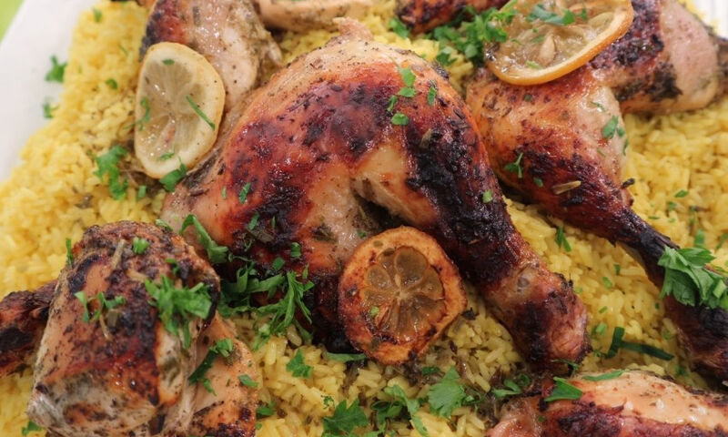 Κοτόπουλο λεμονάτο στο φούρνο με αρωματικό πιλάφι