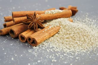 Αυτό το lip scrub με κανέλα θα σου χαρίσει απαλά χείλη ξανά