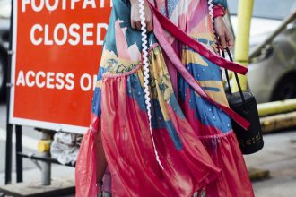 Τη φούστα σου φέτος πρέπει να τη φορέσεις με αυτούς τους τρεις ολοκαίνουριους τρόπους