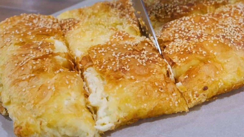 Σουφλεδένια τυρόπιτα, έτοιμη σε 10 λεπτά