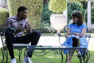 H επική ατάκα του Γιάννη στη Σακελλαροπούλου – «Συγγνώμη που άργησα, έκανα babysitting»