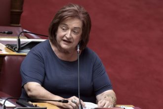 Μαριέττα Γιαννάκου: Δύσκολες ώρες για τη βουλευτή – Παραμένει στη ΜΕΘ