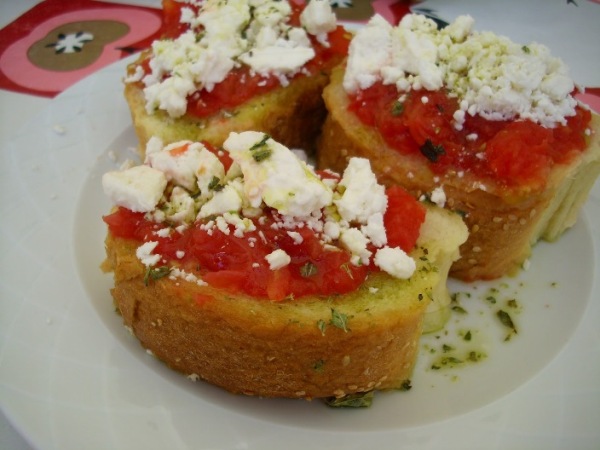 Ριγανάδα με ντομάτα