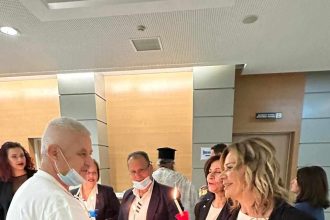 Χριστίνα Σταρακά: Ανάσταση με το νοσηλευτικό και ιατρικό προσωπικό του Νοσοκομείου Αγρινίου