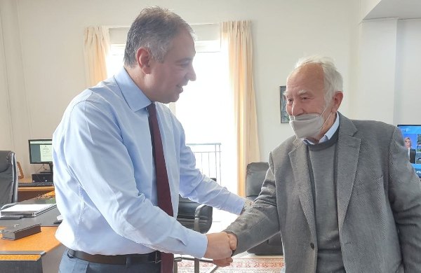 Πάτρα: Δωρεά ασθενοφόρου στην 6η ΥΠΕ στη μνήμη του παιδιού τους