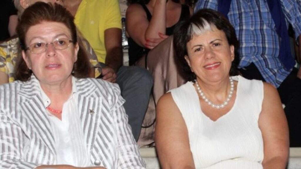 Λίνα Μενδώνη: Κλείστηκε στο ασανσέρ του Δημαρχείου Τρικάλων με την Άννα Παναγιωταρέα