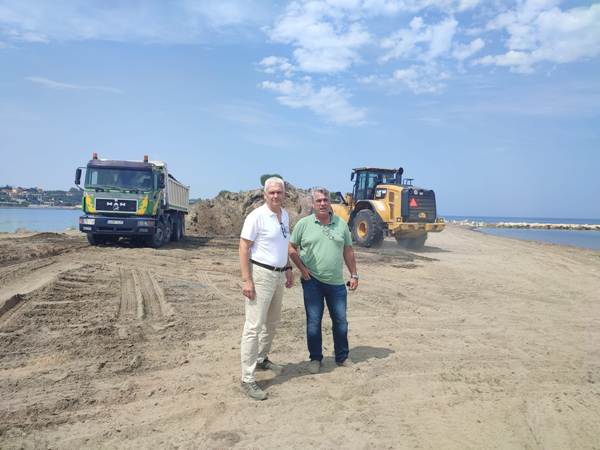 Για τα έργα στις Αλυκές ο Δημήτρης Μπαρμπούνης μαζί με τον Φωκίων Ζαΐμη