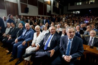 Ο πάγος δεν έλιωσε...