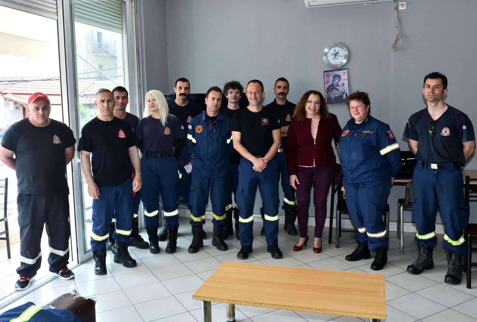 Ελένη Αδαμοπούλου: Ακούγοντας τα προβλήματα των πυροσβεστών ΦΩΤΟ