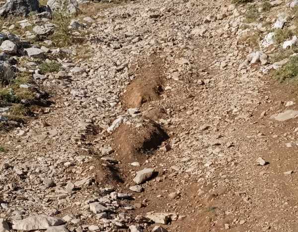 Σε άθλια κατάσταση ο δρόμος που οδηγεί από τη Ζάστοβα στο Παναχαϊκό ΦΩΤΟ