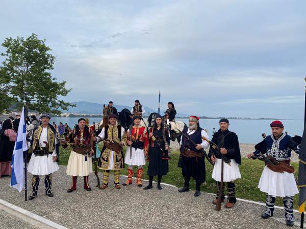 Το άγημα Στέγης Καλαβρύτων "Αγιας Λαύρας" στη Ναύπακτο