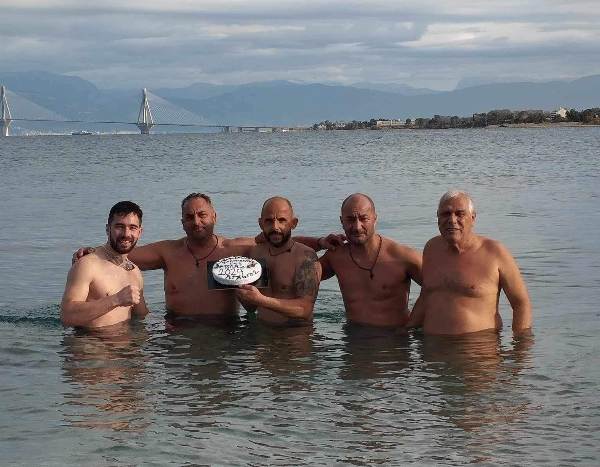 Πάτρα: Χειμερινοί κολυμβητές έκοψαν την πίτα τους