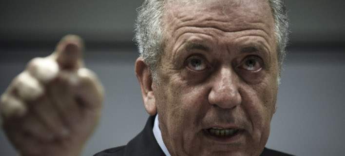 Μια γρήγορη στάση του Δημήτρη Αβραμόπουλου στην Πάτρα