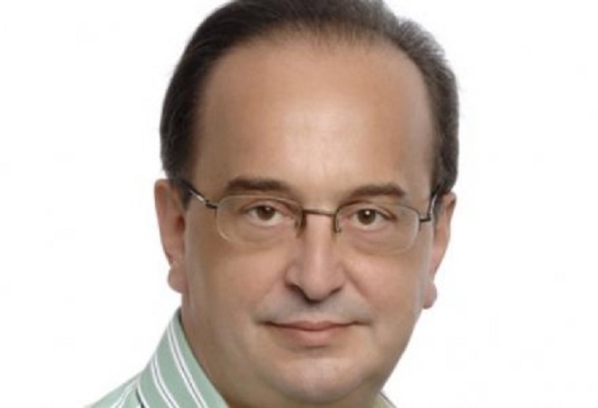 Κοιτάζοντας τον καθρέπτη