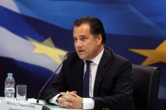 Ο Άδωνις Γεωργιάδης έχει γενέθλια και το γιορτάζει με φωτογραφίες από την παιδική του ηλικία!